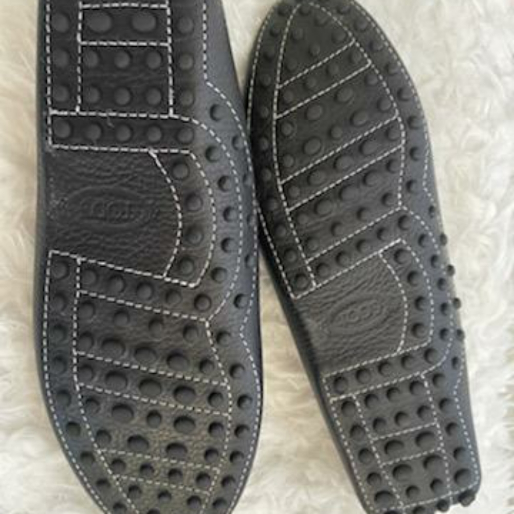 ❤️❤️❤️PRICE DROP❤️❤️❤️Tod's Black Driving Loafer - Picture 7 of 8